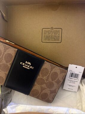SLM ZP SG LTHR STRP Coach  Signature Monogram wallet receipt included